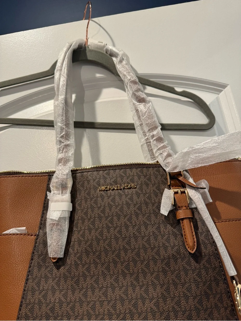 MICHAEL Michael Kors signature logo